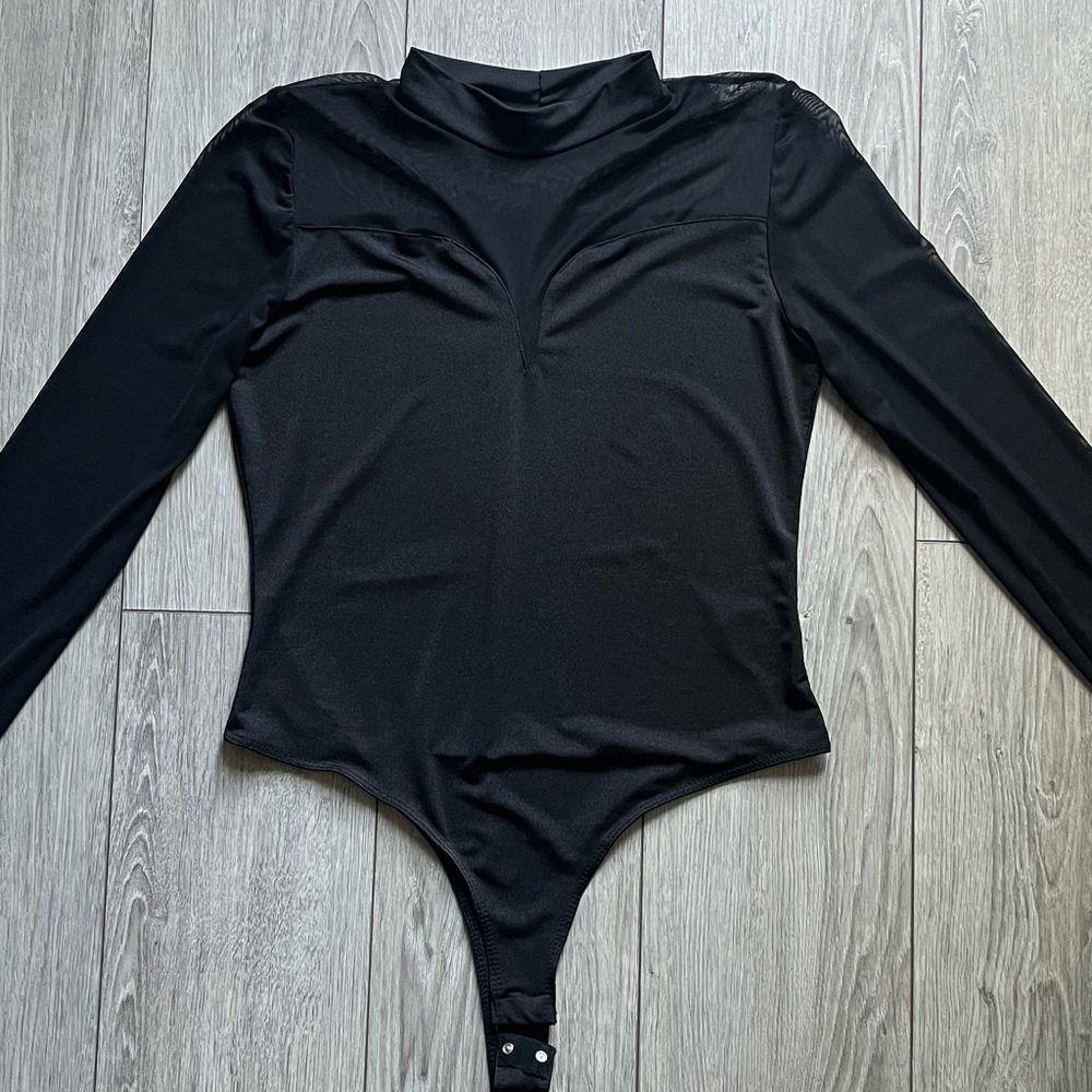 Black Long Sleeve Bodysuit from Fashion Nova size large